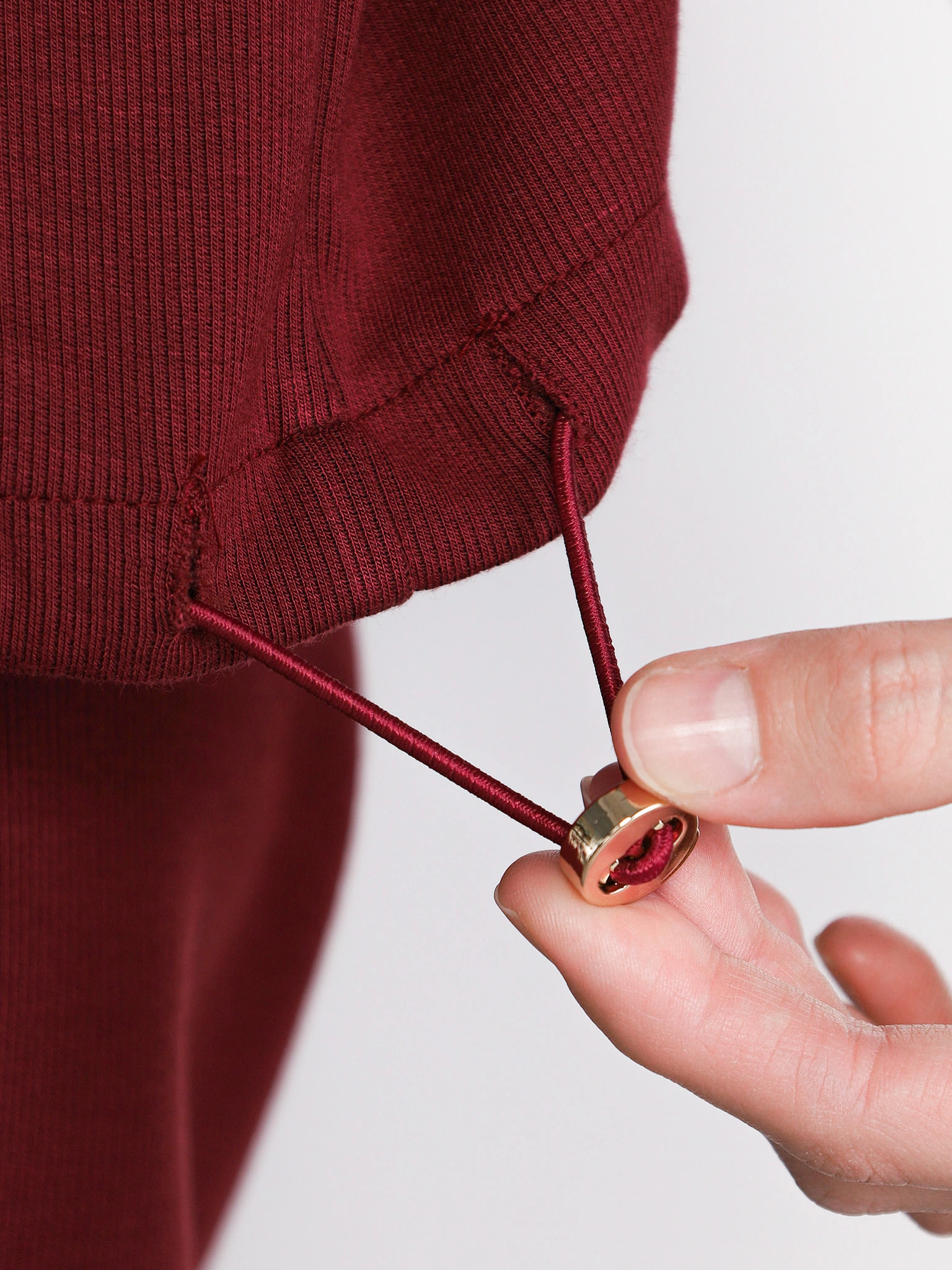 Куртка трикотажная бордового цвета с кулиской по низу